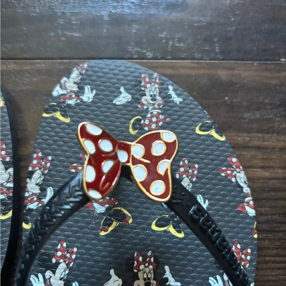Minnie Mouse Havaianas Women's Black Sandals - Picture 2 of 5